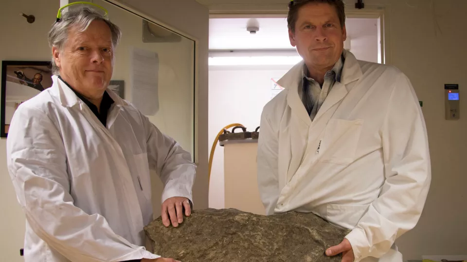 Two researchers with a rock. Photo.